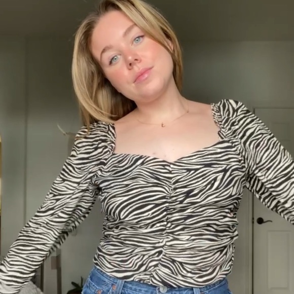 H&M ZEBRA STRIPED PUFF SLEEVED BLOUSE - Picture 3 of 4